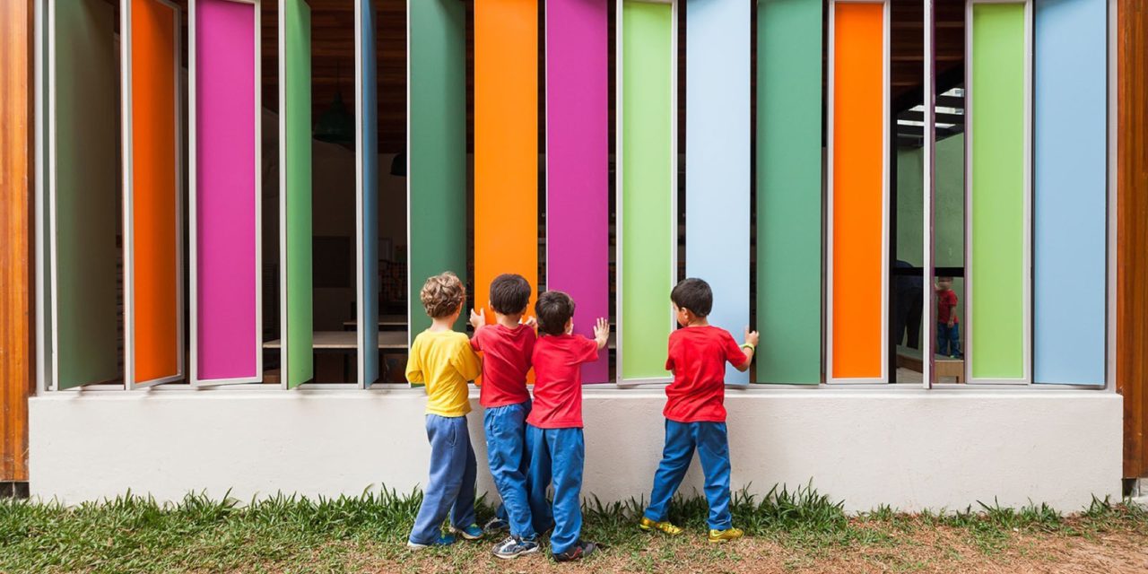 건축에서 색의 역할: 시각적 효과와 심리적 자극