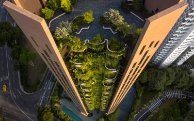 식물로 가득한 발코니가 있는 싱가포르 에덴아파트