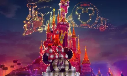 파리 디즈니랜드 화려한 색채의 일루미네이션 아트 “THE SYMPHONY OF COLOURS”