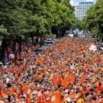 축구에 열광하는 네덜란드인들은 어떻게 그들의 색을 주황색으로 갖게 되었는가?
