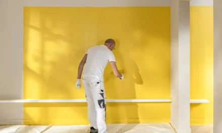 Dulux는 2025년 올해의 색으로 ‘쾌락을 주는’ 밝은 노란색 ‘True Joy’ 발표