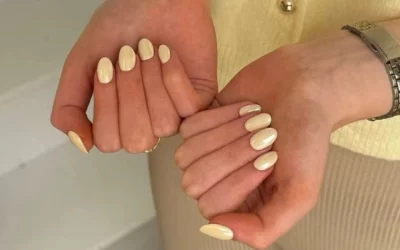 네일 컬러 트렌드 : 올 봄 다른 모든 색을 대체하는 버터 옐로우