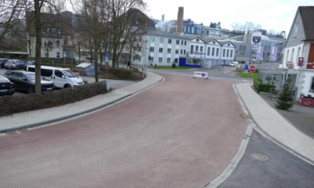 붉은 아스팔트와 생활도로 정책의 전환