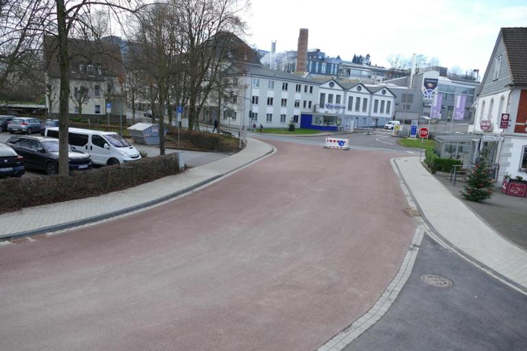 붉은 아스팔트와 생활도로 정책의 전환