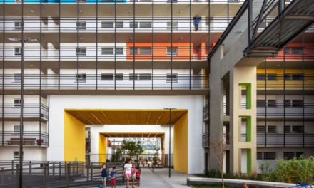 머무르게 하는 색, 관계를 만드는 공간